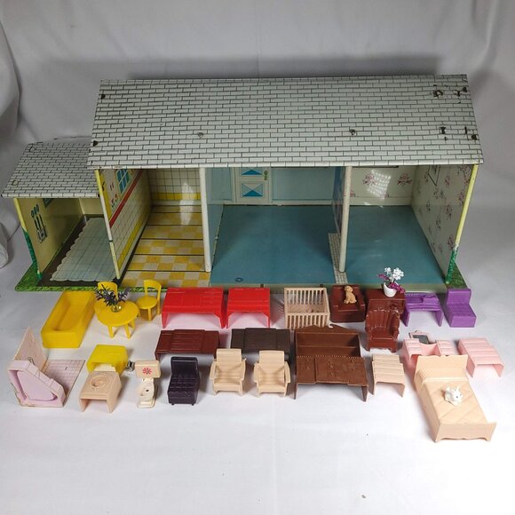 Share Vintage Tin 1950’s Rancher Metal Doll House 4 Rooms Furnished ~ T. Cohn - Picture 10 of 15